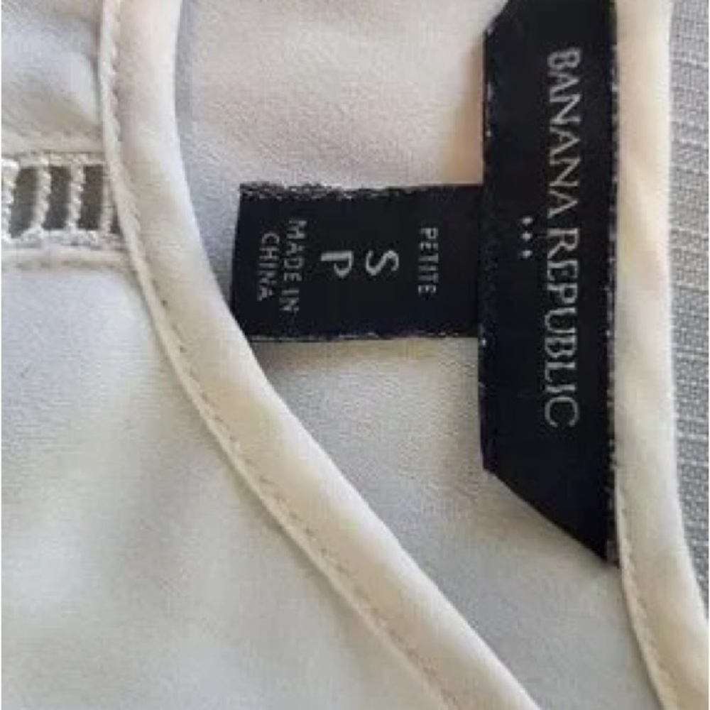 Banana Republic Cream Short Sleeve Pleated Hem Blouse - Picture 4 of 5
